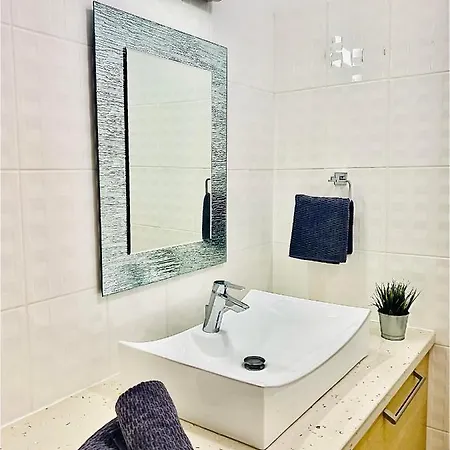 The Penthouse 401 لارنكا